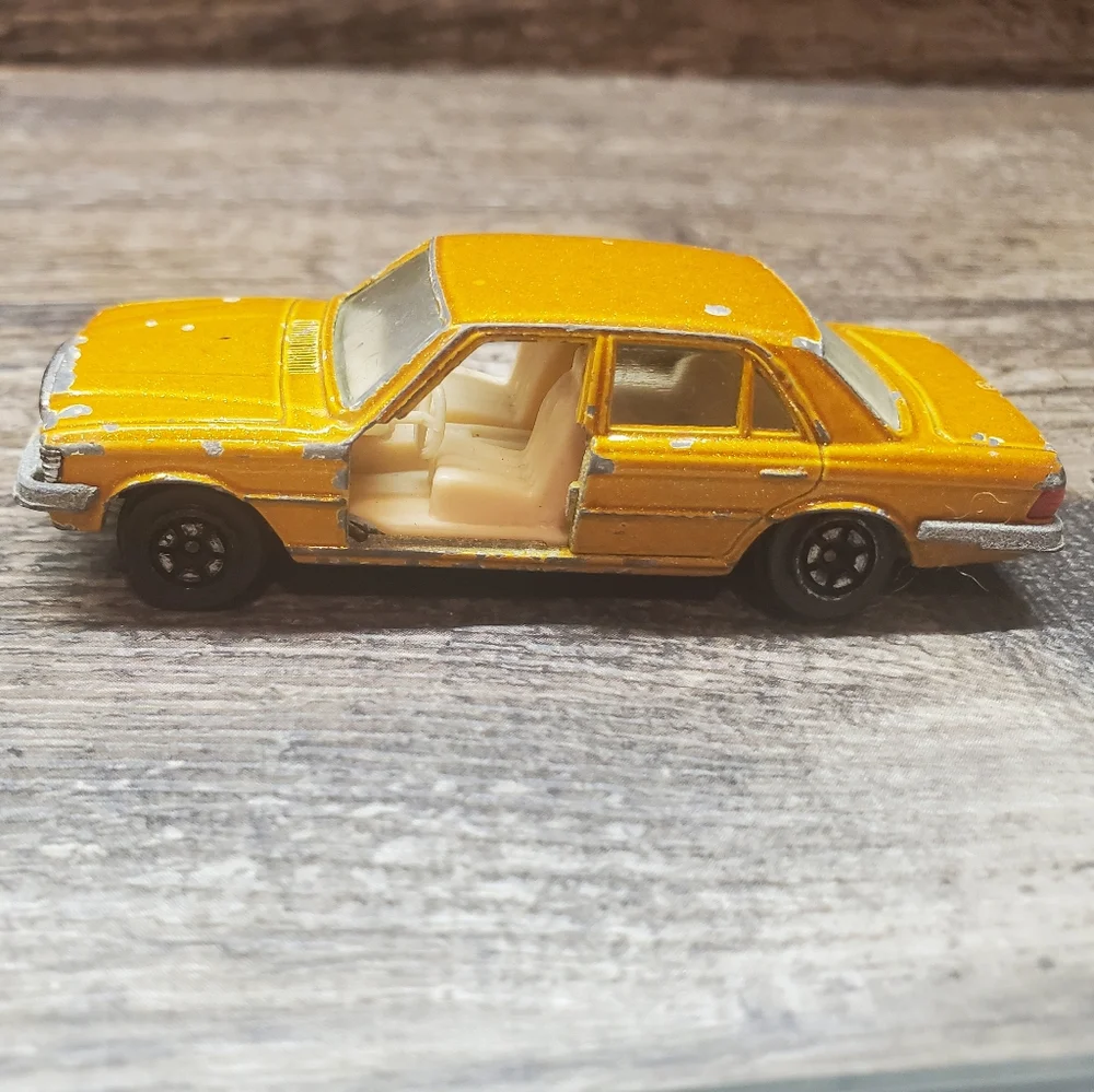Mercedes Benz 450 SEL Vintage‎ Yat Ming 1061  Gold 1:64 1974